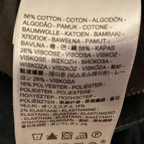 Levi’s 721 High Rise Skinny Jeans in Black Wash - Picture 5 of 5